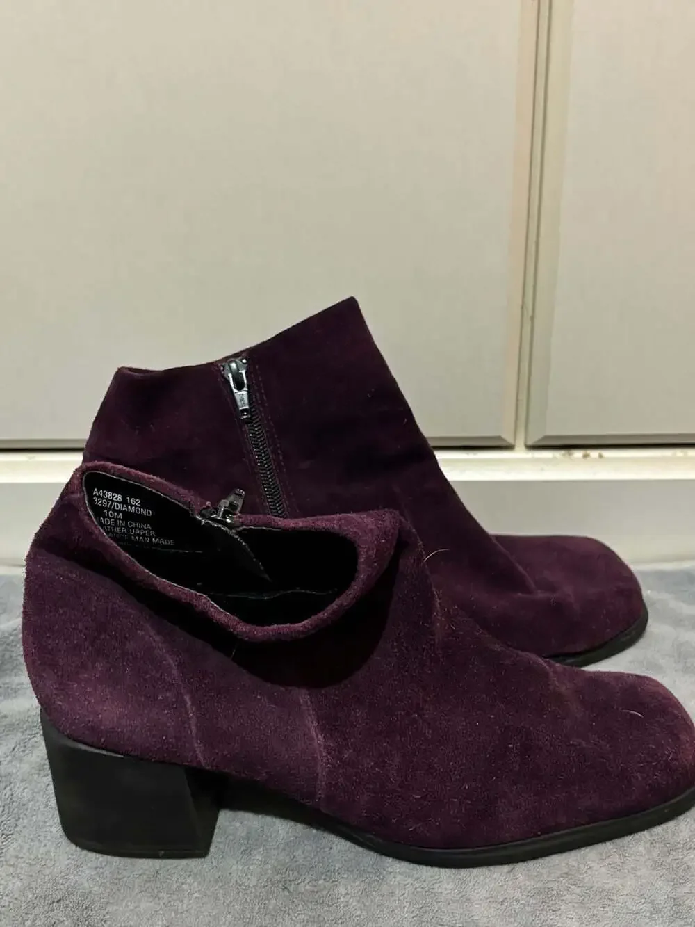 Vintage White Mountain Diamond Purple Suede Ankle Boots Size 10M Heel